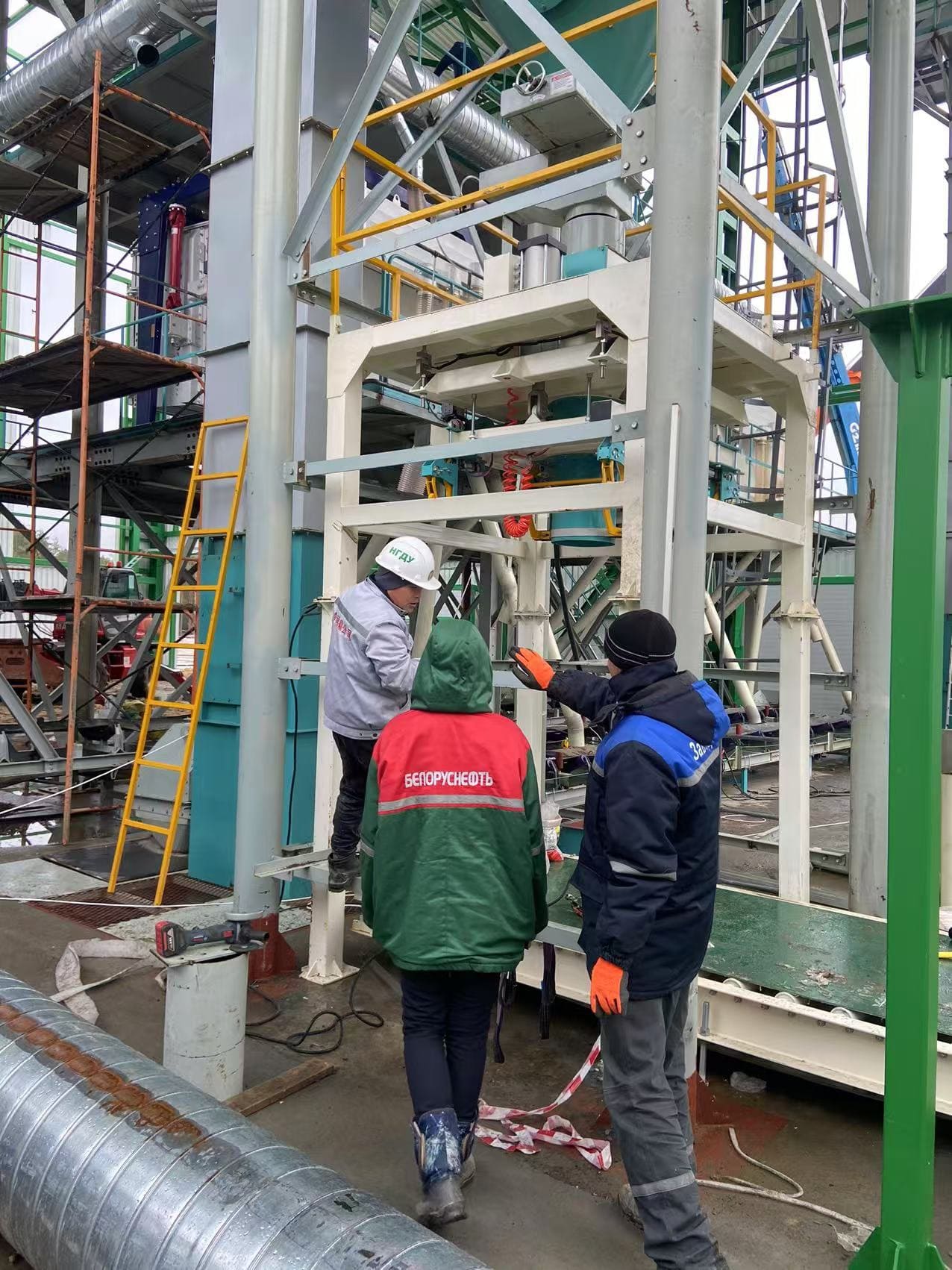 Installation site of dry-mixed mortar production line 